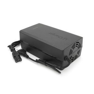 Зарядное устройство для аккумуляторов Li-ion 60V(67,2V),16S,8A,штекер Triangle plug (T-tipe/IEC/C13 N+L-) ,с индикацией,BOX -YT29906 фото