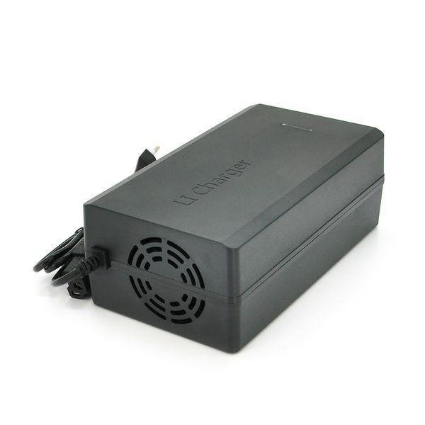 Зарядное устройство для аккумуляторов Li-ion 60V(67,2V),16S,8A,штекер Triangle plug (T-tipe/IEC/C13 N+L-) ,с индикацией,BOX -YT29906 фото