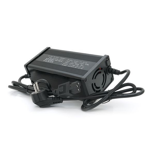 Зарядний пристрій для акумуляторів Li-ion 60V(71,4V),17S,12A, 720Вт. штекер Triangle plug (T-tipe/C13/IEC). 185x88x60mm 2,2 кг -YT37028 фото
