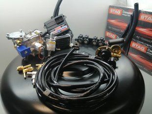 Комплект ГБО 4 Stag Q-Box Basic Tomasetto Nordic форсунки AEB баллон 42л под запаску 00493 фото